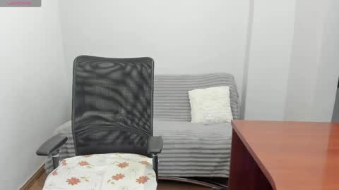 Mila online show from 5, 4, 2026