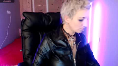 sweet_n_strong online show from 12, 11, 2025