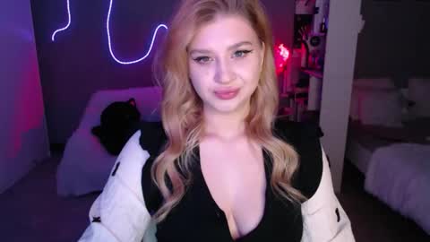 sweet_nicole_333 online show from 17, 5, 2026