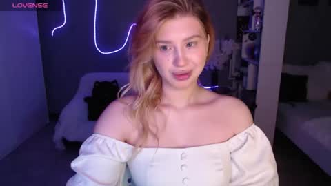 sweet_nicole_333 online show from 4, 6, 2026