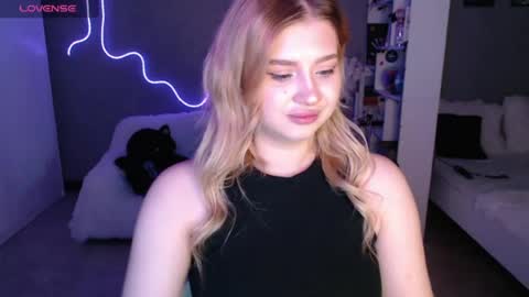 sweet_nicole_333 online show from 12, 6, 2026