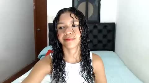 Snapshot of sweet_petite15 chatting on 19, 6, 2026 petite sweet online show from 19, 6, 2026