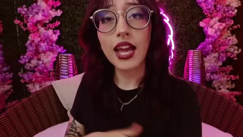 Snapshot of sweet_roxanee chatting on 21, 4, 2026 Roxanee online show from 21, 4, 2026