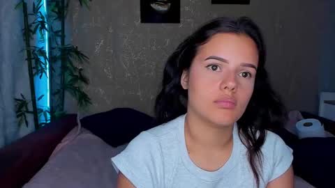 Start 18 year  Noa 19 year online show from 7, 3, 2025