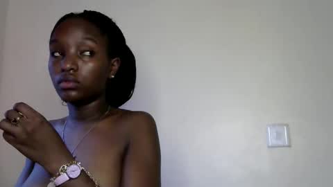 sweet_strawberina online show from 8, 5, 2026