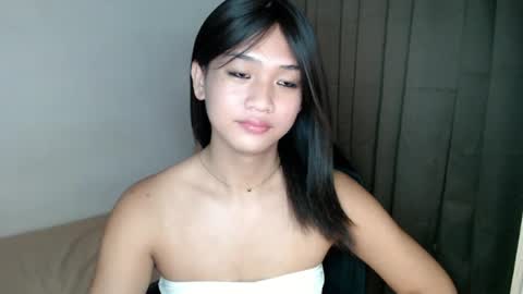 Snapshot of sweet_tenshi chatting on 4, 8, 2026 tenshi online show from 4, 8, 2026