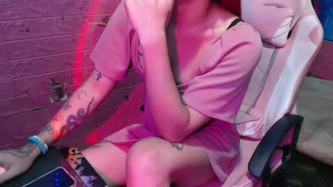 sweet_vina18 online show from 23, 11, 2025