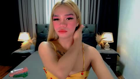 Snapshot of sweet_zoey12 chatting on 24, 4, 2026 bea takashi online show from 24, 4, 2026