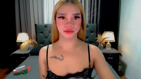 Snapshot of sweet_zoey12 chatting on 18, 5, 2026 bea takashi online show from 18, 5, 2026