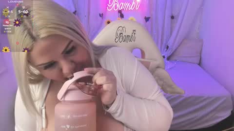 Snapshot of sweetbambi19 chatting on 22, 9, 2025 Andrea online show from 22, 9, 2025