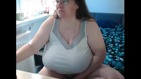 Snapshot of sweetboobs85h chatting on 1, 5, 2026 Sweetboobs85h online show from 1, 5, 2026