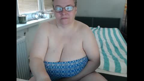 Snapshot of sweetboobs85h chatting on 18, 5, 2026 Sweetboobs85h online show from 18, 5, 2026