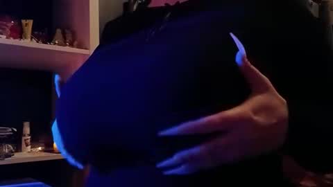 sweetcalciferr online show from 30, 11, 2025