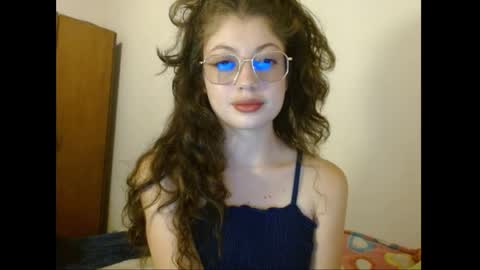 Snapshot of sweetcalm_ chatting on 17, 5, 2026 sweetcalm_ online show from 17, 5, 2026
