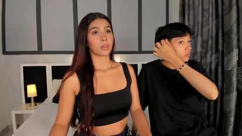 Snapshot of sweetcoupple chatting on 3, 10, 2025 Eva Short hair girl - Victoria Long red hair online show from 3, 10, 2025