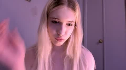 Snapshot of sweetcrystalll chatting on 8, 8, 2026 sweetcrystalll online show from 8, 8, 2026
