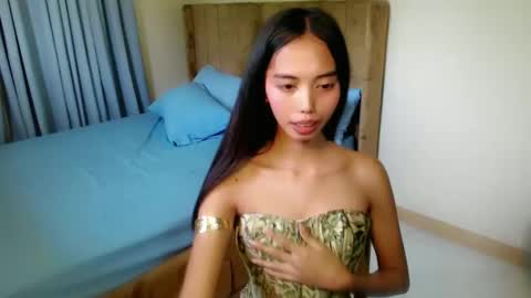 sweetgirl_daphne online show from 13, 4, 2026