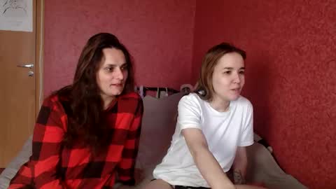 Snapshot of sweetharts69 chatting on 24, 5, 2026 Alina and Mia online show from 24, 5, 2026