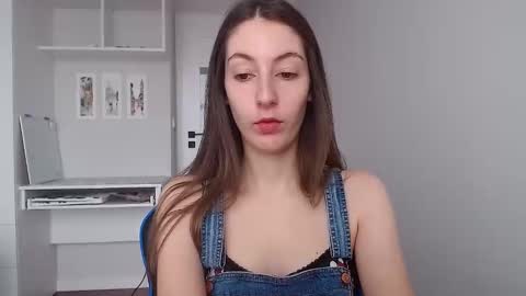 Snapshot of sweetheart_77 chatting on 13, 11, 2025 Emma online show from 13, 11, 2025