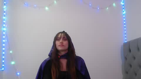 Snapshot of sweethoney22_ chatting on 2, 11, 2025 Sabrina y Eliot online show from 2, 11, 2025