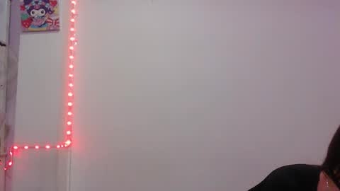 Snapshot of sweethoney22_ chatting on 8, 11, 2025 Sabrina y Eliot online show from 8, 11, 2025