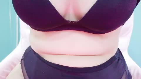 Snapshot of sweetie_bae99 chatting on 18, 5, 2026 sweetie_bae99 online show from 18, 5, 2026
