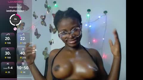 Snapshot of sweetjuicyclit chatting on 30, 5, 2026 zuri online show from 30, 5, 2026