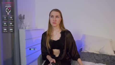 SweetKira1 online show from 5, 3, 2025