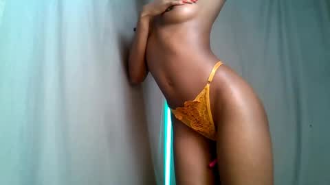 Snapshot of sweetl__ chatting on 24, 1, 2025 Sweet Lisa online show from 24, 1, 2025