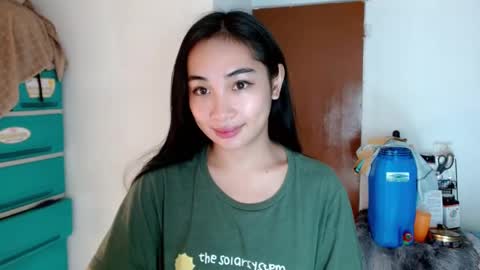 Snapshot of sweetlilly_18 chatting on 5, 1, 2025 Lilly online show from 5, 1, 2025