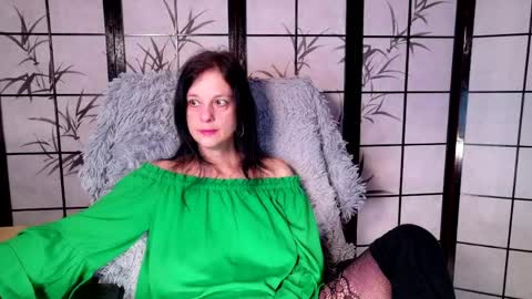 Snapshot of sweetlonglips_ chatting on 7, 5, 2026 JenJenny online show from 7, 5, 2026