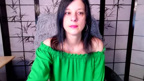 Snapshot of sweetlonglips_ chatting on 7, 6, 2026 JenJenny online show from 7, 6, 2026