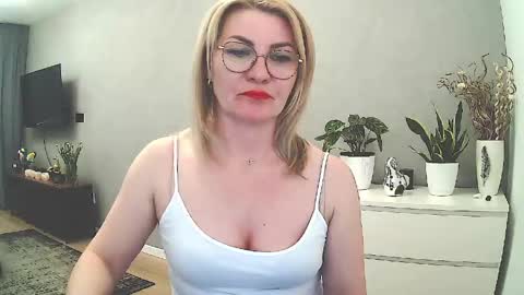 Snapshot of sweetmarthaaa chatting on 28, 4, 2026 sweetmarthaaa online show from 28, 4, 2026