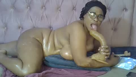 sweetmellowx1 online show from 18, 2, 2025