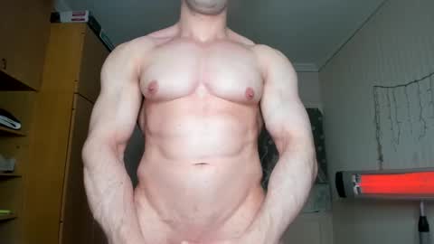 Snapshot of sweetmuscles_boy chatting on 4, 3, 2025 Lorenzo online show from 4, 3, 2025