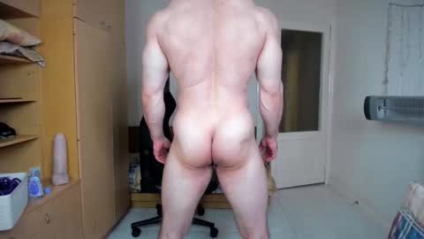 Snapshot of sweetmuscles_boy chatting on 5, 6, 2026 Lorenzo online show from 5, 6, 2026