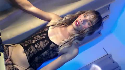 Snapshot of sweetnaughty_mia chatting on 7, 7, 2026 sweetnaughty_mia online show from 7, 7, 2026