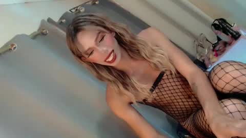 Snapshot of sweetnaughty_mia chatting on 12, 7, 2026 sweetnaughty_mia online show from 12, 7, 2026