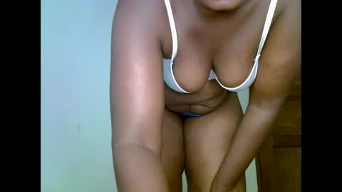 Snapshot of sweetrenne chatting on 15, 2, 2025 sweetrenne online show from 15, 2, 2025