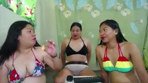 Snapshot of sweettightpussyhole chatting on 10, 4, 2026 mia and luna online show from 10, 4, 2026