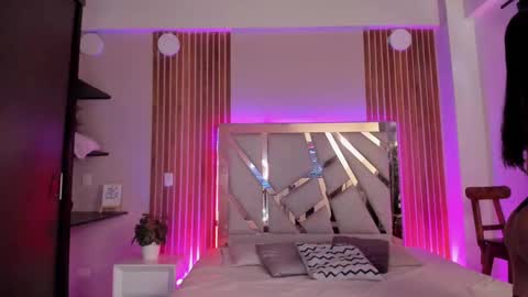 Snapshot of sweetviolet___ chatting on 17, 9, 2025 sweetviolet___ online show from 17, 9, 2025