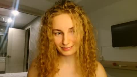 Snapshot of sweety_fruits chatting on 28, 11, 2025 sweety_fruits online show from 28, 11, 2025