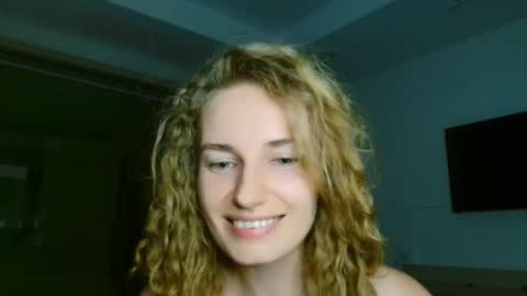 Snapshot of sweety_fruits chatting on 5, 1, 2026 sweety_fruits online show from 5, 1, 2026