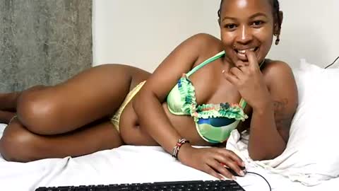 Snapshot of swt_bby chatting on 1, 7, 2026 swt_bby online show from 1, 7, 2026