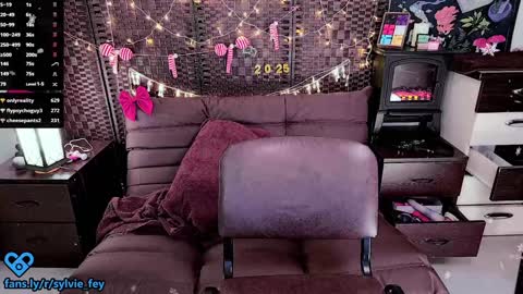 Snapshot of sylvie_fey chatting on 4, 1, 2025 Sylvie online show from 4, 1, 2025