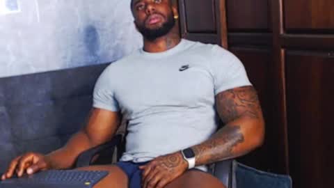 Tairon Tucke online show from 2, 12, 2024