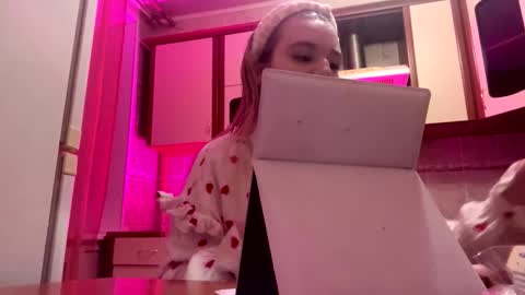 Mia online show from 25, 2, 2026