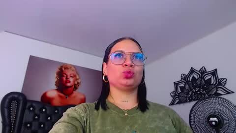 Snapshot of taliana36 chatting on 5, 3, 2025 taliana36 online show from 5, 3, 2025