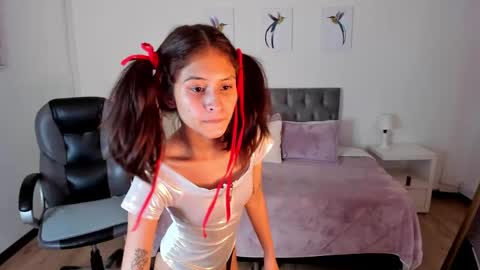 Snapshot of tamy_edwards chatting on 12, 1, 2025 Tamy online show from 12, 1, 2025