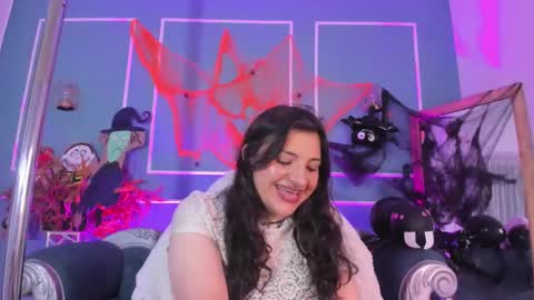 Snapshot of tarataylorr chatting on 26, 10, 2025 Tara online show from 26, 10, 2025